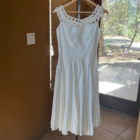 UNIQUE VINTAGE CREAM PARTY DRESS SIZE M 100% COTTON - Picture 2 of 8